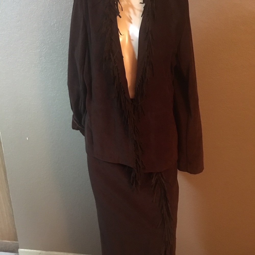 Suit - Picture 5 of 8